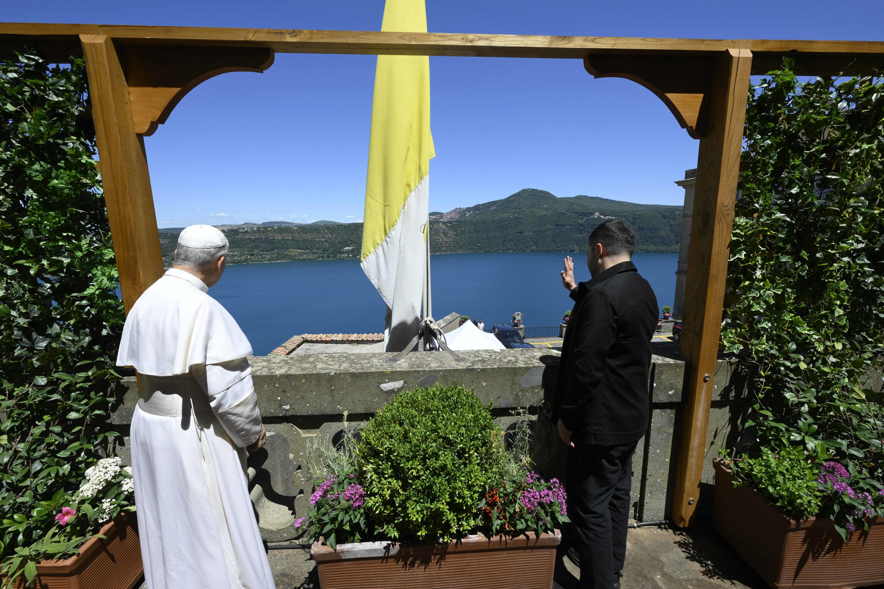 Zelensky dal papa a Castel Gandolfo: il nuovo piano di pace rivisto