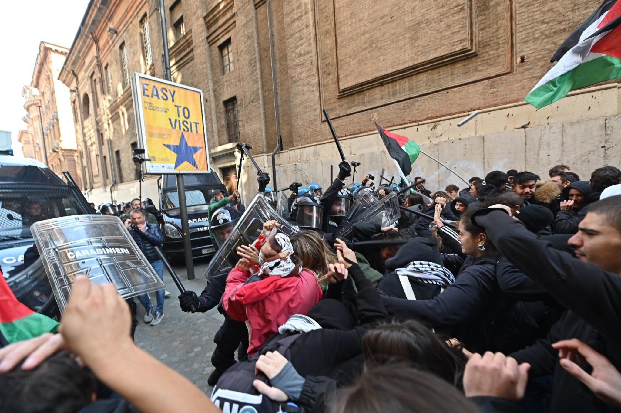Scontri a manifestazione pro Pal Torino