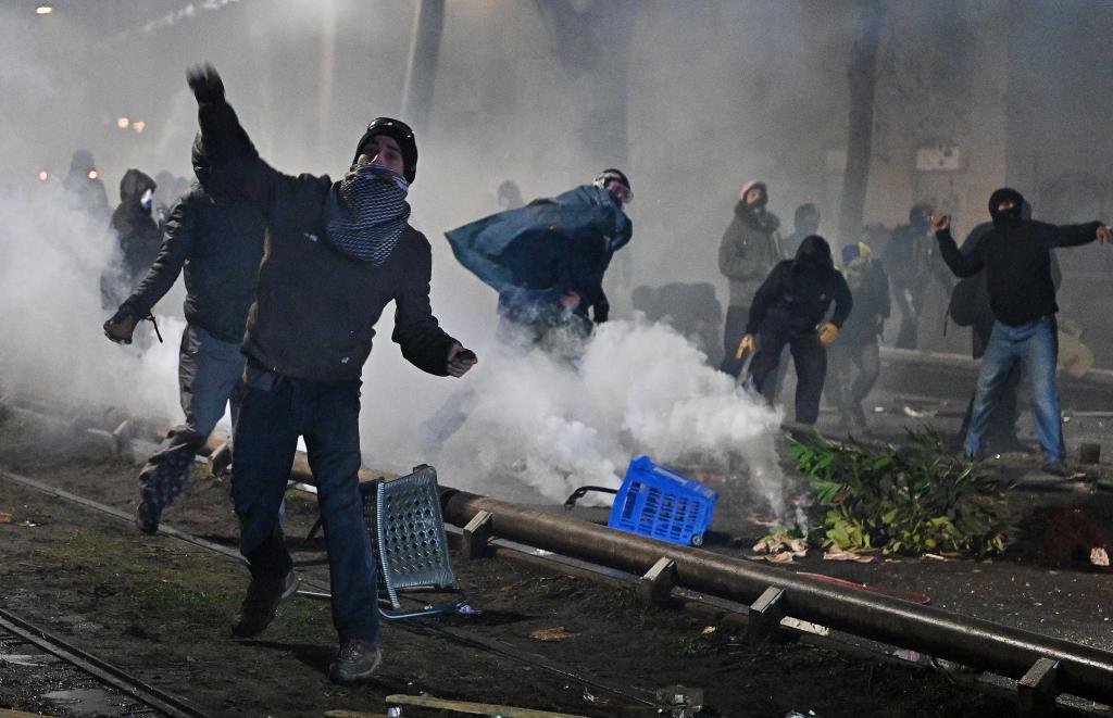 Scontri corteo Askatasuna